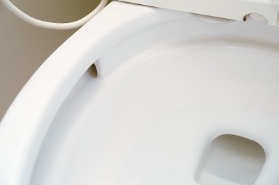 便器フチや裏の汚れ、ニオイの原因を解決! 便器フチや裏の汚れ、ニオイの原因を解決!